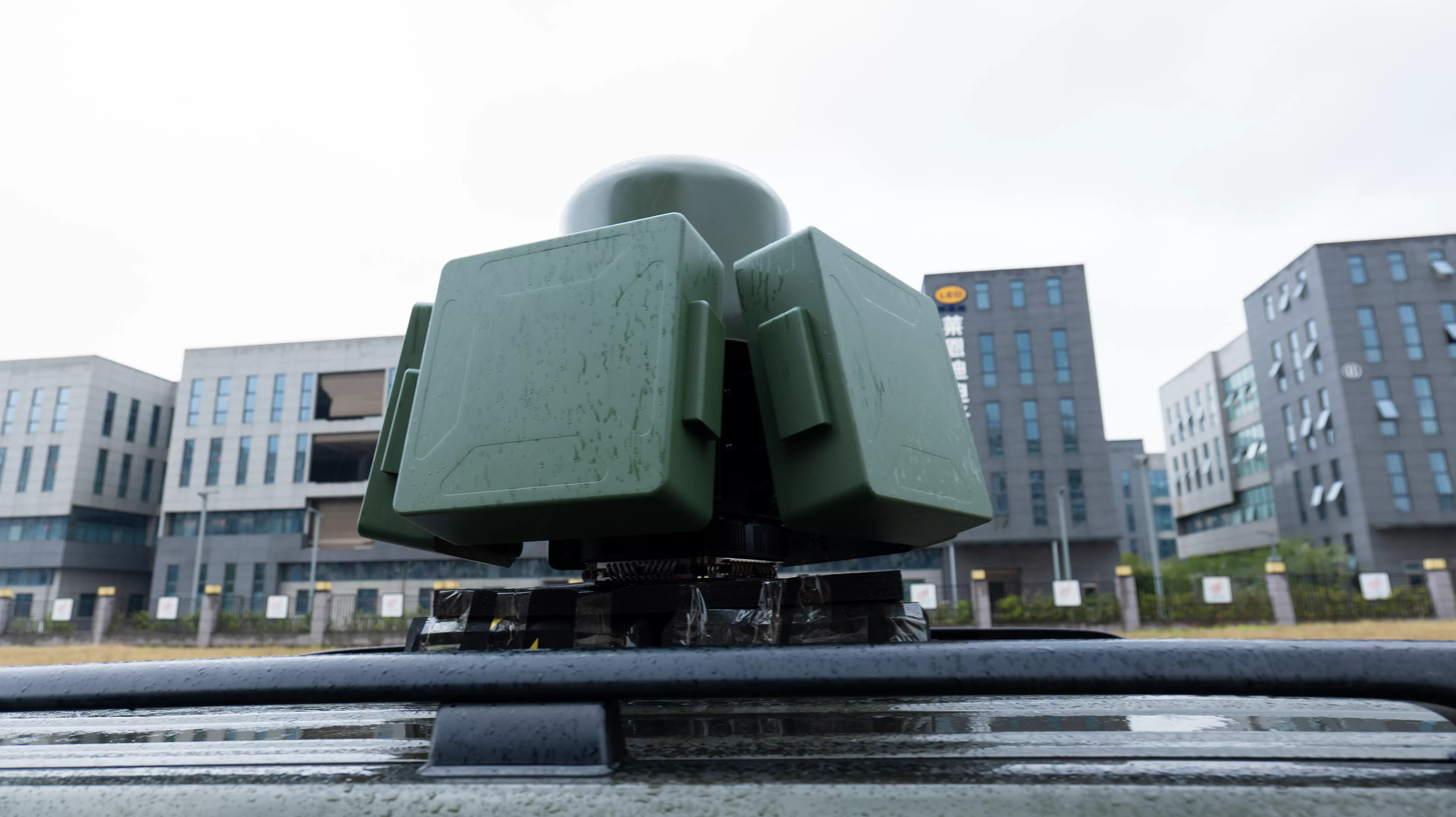 Équipement de détection et de brouillage de drones embarqué DR100-AB