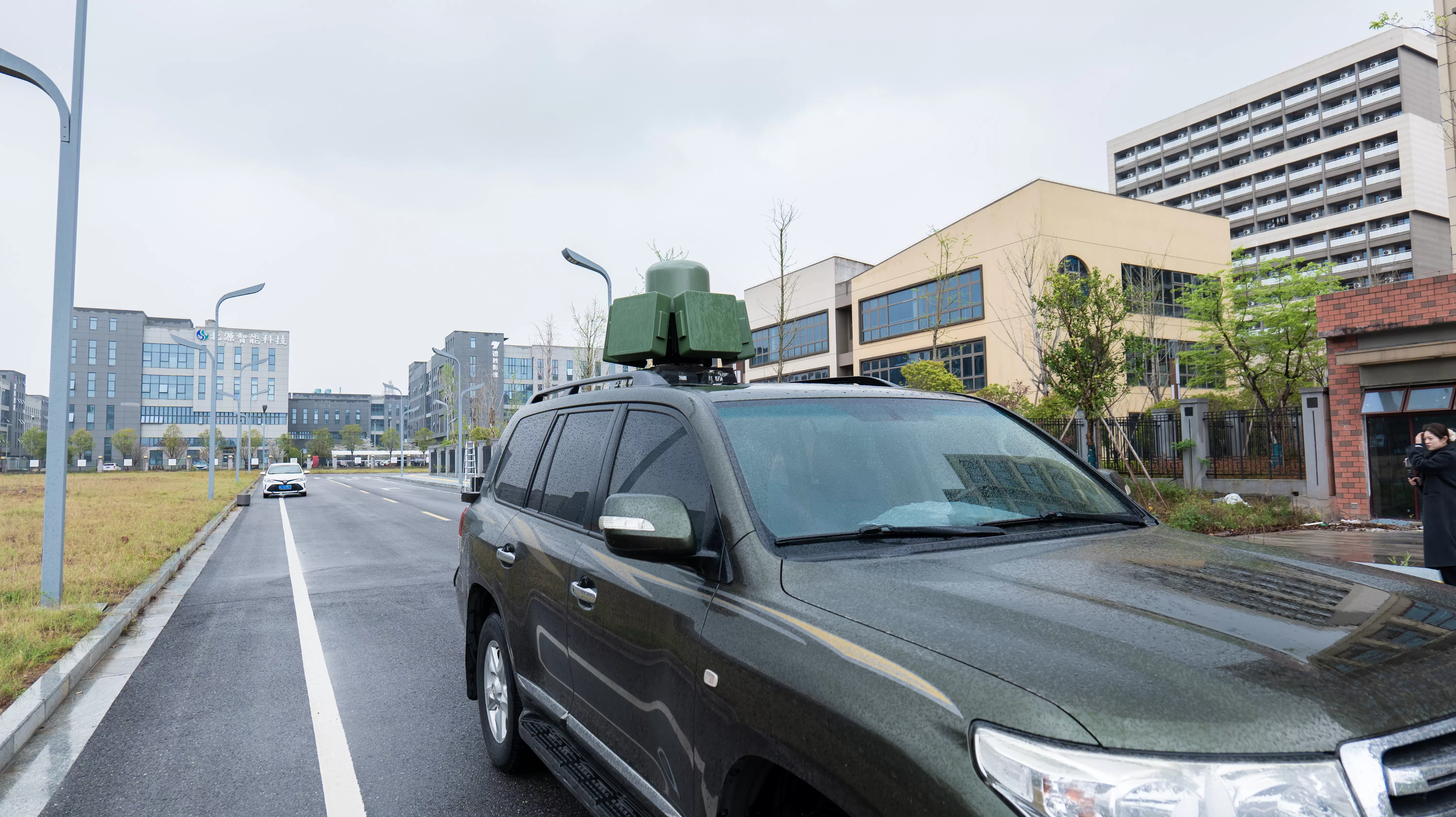 Équipement de détection et de brouillage de drones embarqué DR100-AB