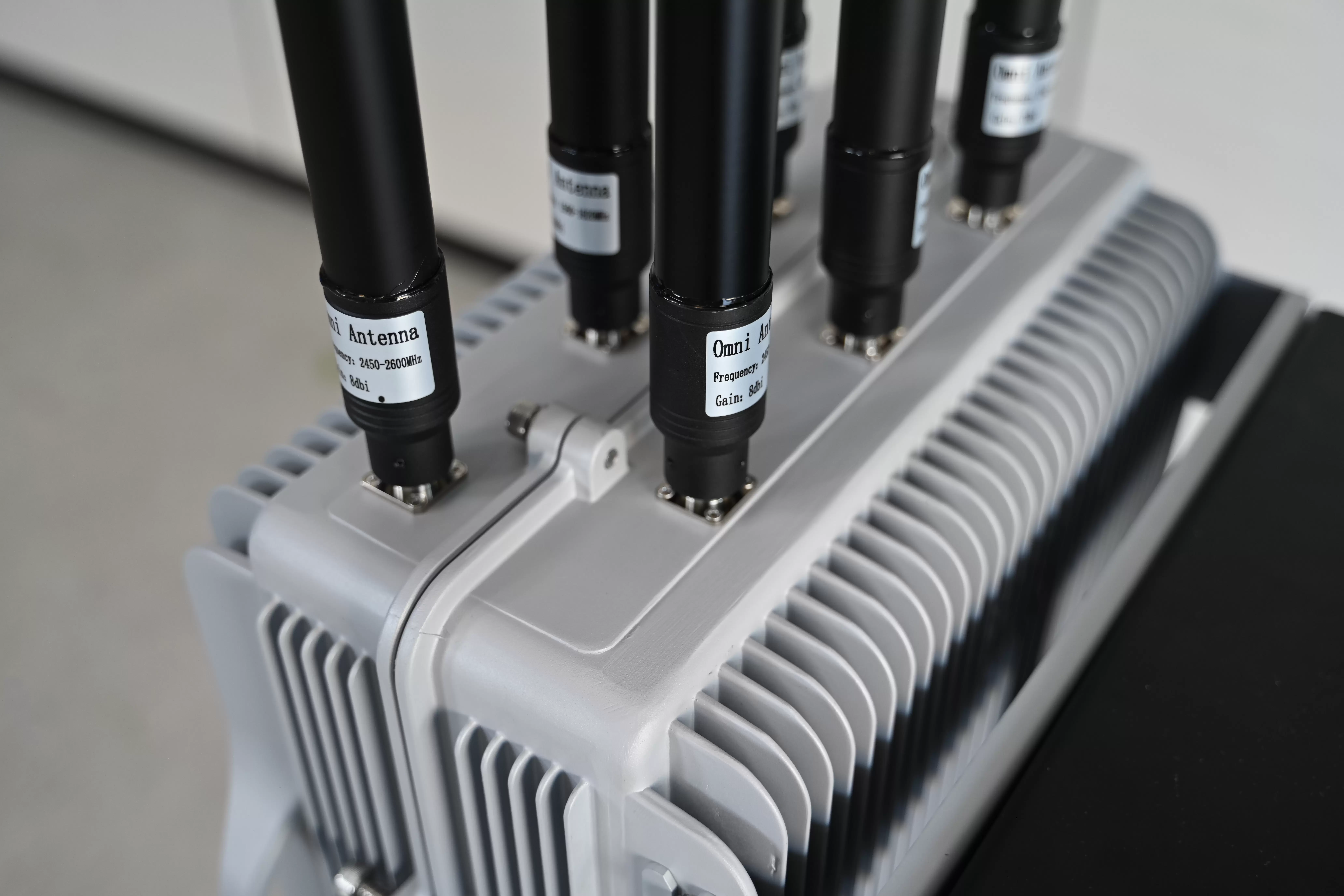 Dispositif fixe de détection et de brouillage de drones DR200-C