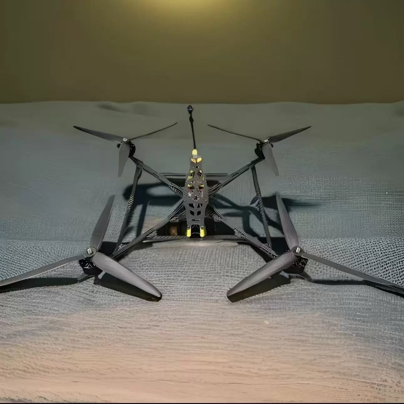 Drone FPV 13A de 13 pouces avec guidage IA et transmission par fibre optique